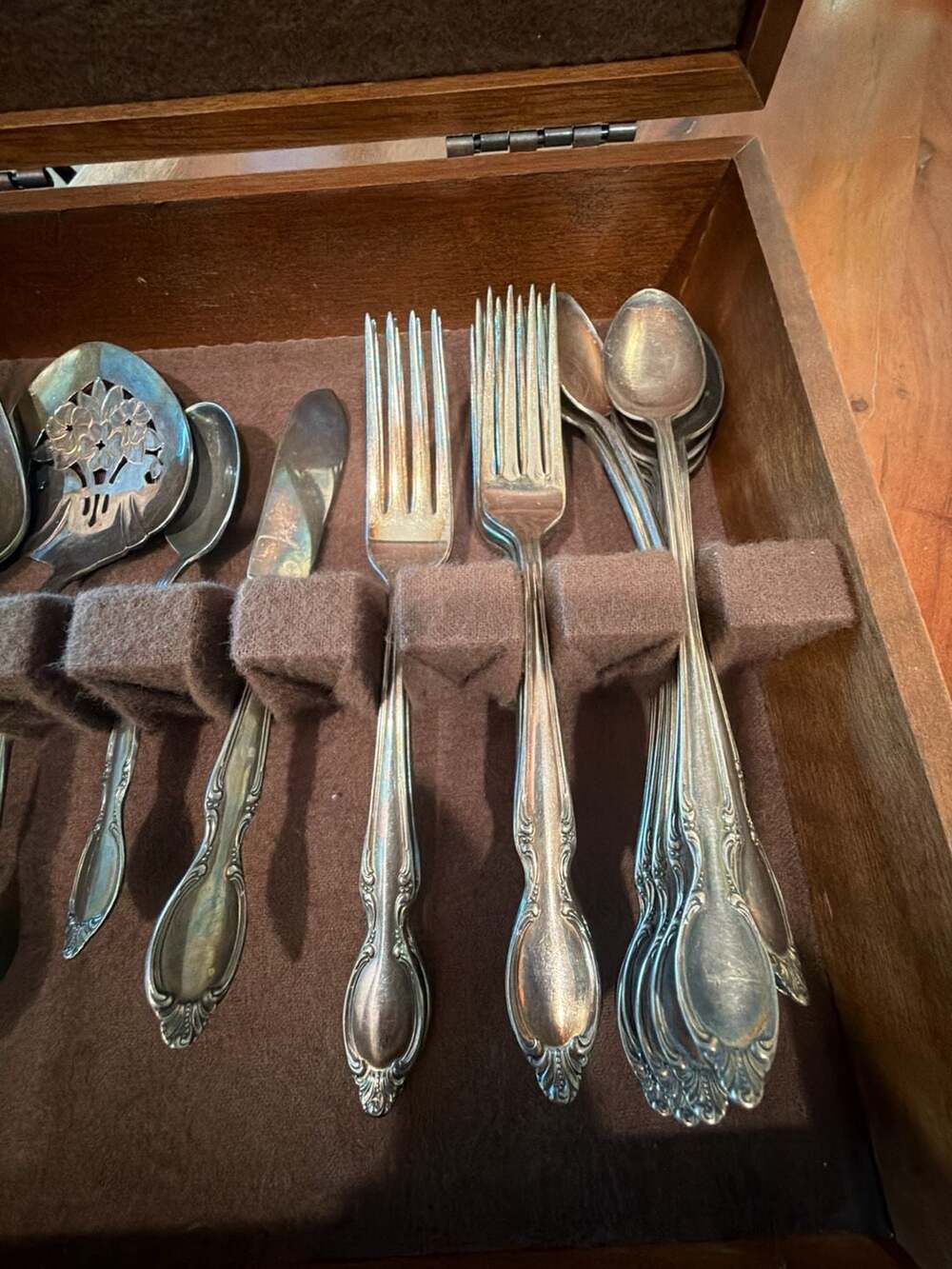 WM Rogers Silverplate Flatware Set with Wooden Box - Picture 2 of 7